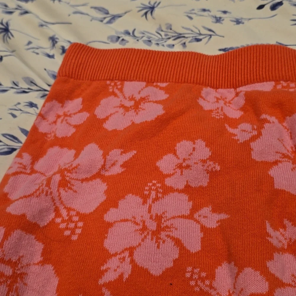 ❤️10/$13 New art class Hawaiian sweater skirt
